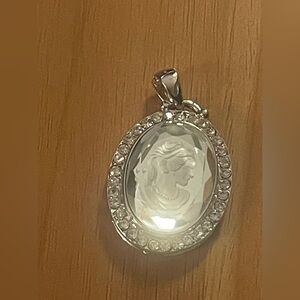 Silver Tone Cameo Crystal Pendant Necklace - Elegant Women's Jewelry